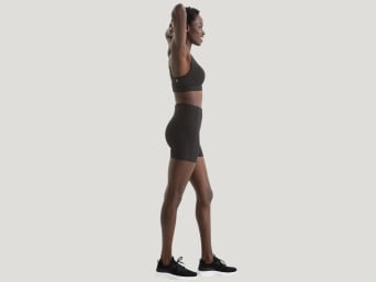 Shaping leggings: a woman wearing a pair of shapewear cycling shorts. Shaping leggings: a woman wearing a pair of shapewear cycling shorts.