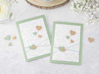 Ideen Einladung Silberhochzeit: fertige Einladungskarte mit Herzen. Ideen Einladung Silberhochzeit: fertige Einladungskarte mit Herzen.