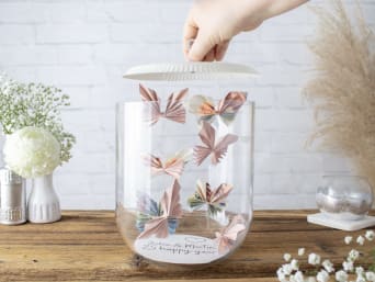 25th wedding anniversary gifts: creative wrapping for giving money as a gift for a silver wedding anniversary. 25th wedding anniversary gifts: creative wrapping for giving money as a gift for a silver wedding anniversary.