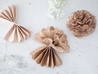 Silver wedding anniversary gift ideas: paper flowers made from tissue paper.  Silver wedding anniversary gift ideas: paper flowers made from tissue paper.
