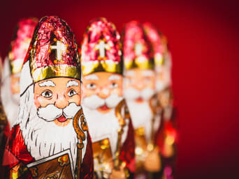 Sinterklaas: chocolade Sinterklaasjes staan klaar voor pakjesavond. Sinterklaas: chocolade Sinterklaasjes staan klaar voor pakjesavond.