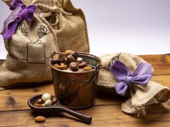 6 december: Sinterklaas cadeautjes en pepernoten liggen klaar. 6 december: Sinterklaas cadeautjes en pepernoten liggen klaar.