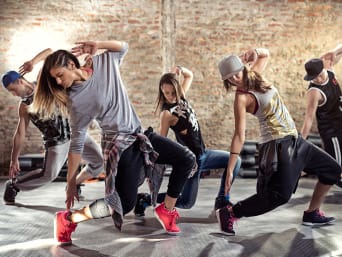 Formationstanz: Streetdance-Gruppe beim Training. Formationstanz: Streetdance-Gruppe beim Training.