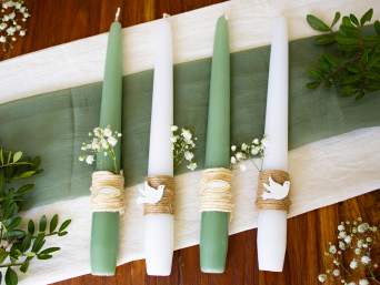 Baptism gift ideas for guests: candles with christening symbols and flowers. Baptism gift ideas for guests: candles with christening symbols and flowers.