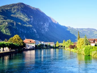 Ferien mit Kindern Schweiz: Blick auf die Aare in Interlaken. Ferien mit Kindern Schweiz: Blick auf die Aare in Interlaken.