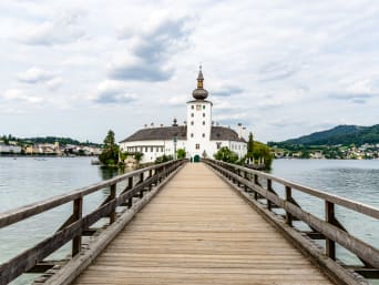 Ausflugsziele Oberösterreich: Blick auf das Seeschloss Ort. Ausflugsziele Oberösterreich: Blick auf das Seeschloss Ort.