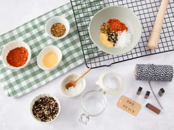 Make your own Father's Day gift: ingredients for the barbecue spice. Make your own Father's Day gift: ingredients for the barbecue spice.