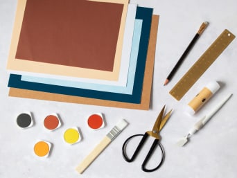Craft materials for the Father's Day card that you can make with toddlers.