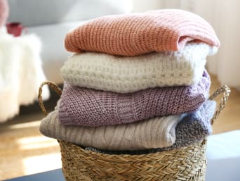 Drying wool: check the care label on your woollen clothes to find out how they need to be dried. Drying wool: check the care label on your woollen clothes to find out how they need to be dried.