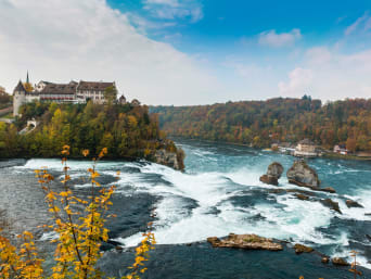 Weitwanderweg Schweiz: Der Rheinfall von Schaffhausen ist ein Highlight auf der Wanderroute ViaRhenana. Weitwanderweg Schweiz: Der Rheinfall von Schaffhausen ist ein Highlight auf der Wanderroute ViaRhenana.