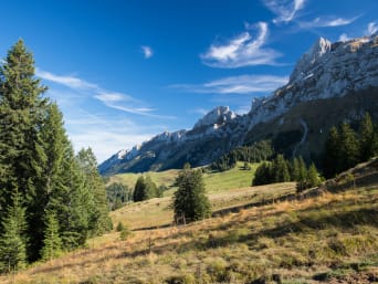 Fernwanderweg Schweiz: Blick auf die Schwägalp auf dem Alpenpanoramaweg. Fernwanderweg Schweiz: Blick auf die Schwägalp auf dem Alpenpanoramaweg.