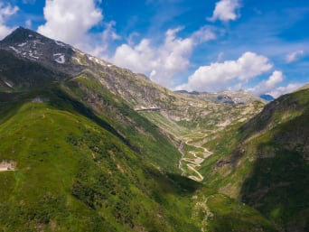 Weitwanderweg Schweiz: Der Gotthardpass aus der Luft fotografiert auf dem ViaGottardo. Weitwanderweg Schweiz: Der Gotthardpass aus der Luft fotografiert auf dem ViaGottardo.