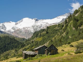 Weitwandern in Österreich: Hütte in den Ötztaler Alpen in der Nähe des Zentralalpenwegs.