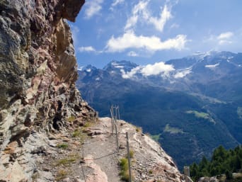 Mehrtägige Wanderung Schweiz: Der Balfrin-Höhenweg ist eine besonders schöne Etappe auf dem Alpenpässeweg. Mehrtägige Wanderung Schweiz: Der Balfrin-Höhenweg ist eine besonders schöne Etappe auf dem Alpenpässeweg.