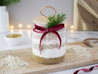 Vanilla biscuit mixture in a jar – homemade baking mix is a great gift idea for friends and family who love to bake. Vanilla biscuit mixture in a jar – homemade baking mix is a great gift idea for friends and family who love to bake.