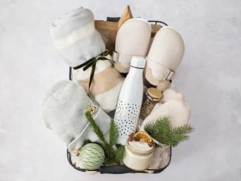 Homemade Christmas presents – a finished hamper presented as a Christmas present. Homemade Christmas presents – a finished hamper presented as a Christmas present.