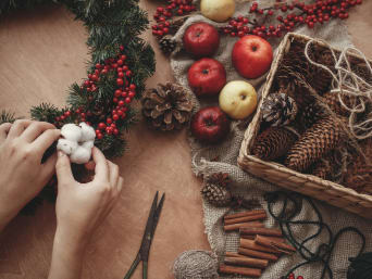 Duurzame kerstdecoratie - Ontwerp een kerstkrans van natuurlijke materialen. Duurzame kerstdecoratie - Ontwerp een kerstkrans van natuurlijke materialen.