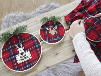 Textile Christmas decorations: embroidery hoops covered with an old flannel shirt with a festive check pattern. Textile Christmas decorations: embroidery hoops covered with an old flannel shirt with a festive check pattern.