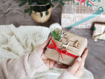 Decorating gifts: A finished decorated gift with a ‘pleated look’ for Christmas. Decorating gifts: A finished decorated gift with a ‘pleated look’ for Christmas.