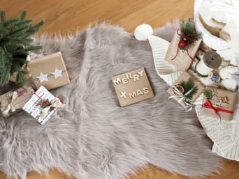 Creative gift wrapping: tips and instructions for different gift wrapping ideas. Creative gift wrapping: tips and instructions for different gift wrapping ideas.