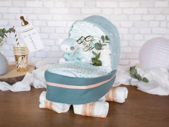 Unisex Windelwagen mit eingebastelten Kuscheltuch mit Plüschtier. Unisex Windelwagen mit eingebastelten Kuscheltuch mit Plüschtier.