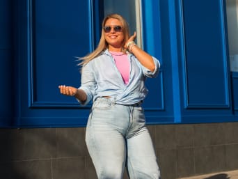 Trendy plus size clothing: concealing your large upper arms.  Trendy plus size clothing: concealing your large upper arms.