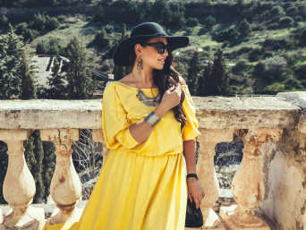 Fashion for plus sized women: concealing broader thighs. Fashion for plus sized women: concealing broader thighs.