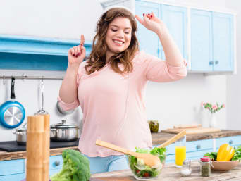 Fashion tips for an apple shaped body: the perfect outfits for women with an apple body shape. Fashion tips for an apple shaped body: the perfect outfits for women with an apple body shape.