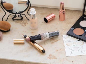 Make your face look slimmer with make-up: make-up accessories needed for perfect contouring. Make your face look slimmer with make-up: make-up accessories needed for perfect contouring.