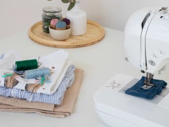 Reusable make-up remover pads: household textiles made from plant fibres. Reusable make-up remover pads: household textiles made from plant fibres.