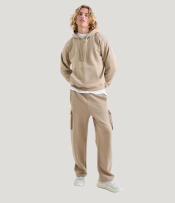 Trainingspakken zijn een casual optie voor een jaren ’00 outfit.