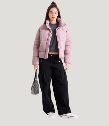 Pufferjacks maken uw outfit uit de jaren 2000 helemaal af.