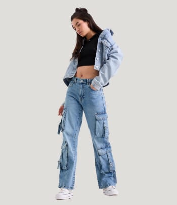 Broeken met lage taille voor de typische ’00-outfit.