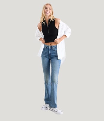 Bootcut jeans beleefden in de jaren 2000 al hun eerste revivel.