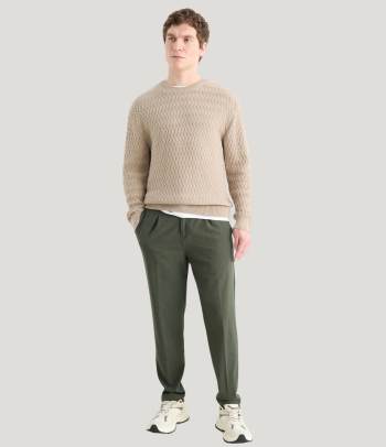 Jaren 60 mode voor mannen: chino’s veelzijdig combineren.
