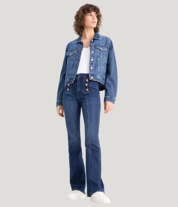 Jaren 60 kleding: de wijde pijpen broek werd een trend in de sixties en ging door in de seventies.