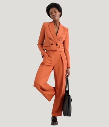 Jaren 60 kleding voor vrouwen: broekpakken voor dames waren de eerste power suits.