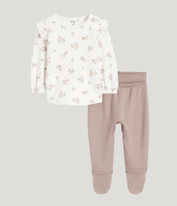 Christening outfit: a cute 2-piece outfit for girls.