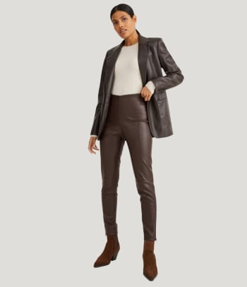 Dressy leggings outfits: (faux-)leather leggings are great for smart outfits.
