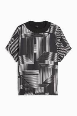 Tricou - relaxed fit - cu model