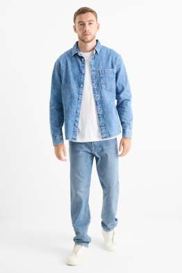 Regular jeans cu fentă cu nasturi