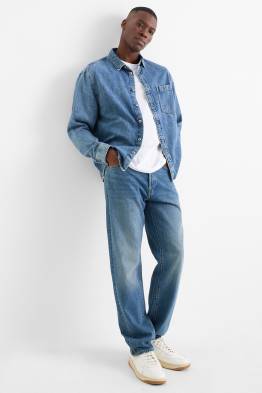 Regular jeans cu fentă cu nasturi
