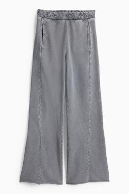 Pantaloni de trening