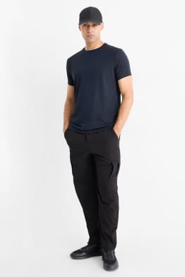 Pantaloni cargo funcționali