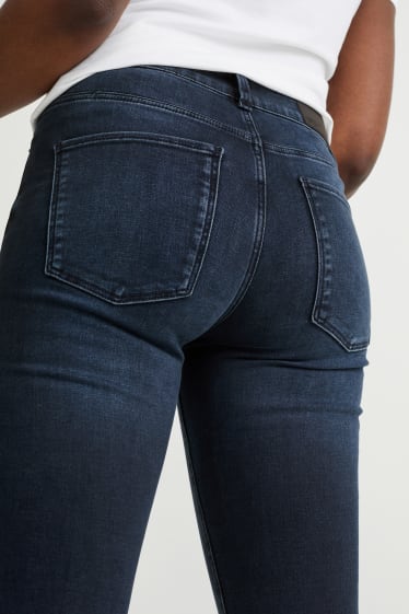 Femei - Slim jeans - talie medie - LYCRA® - denim-albastru închis