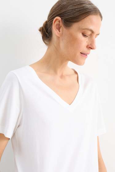 Femei - Tricou cu decolteu în V - regular fit - alb