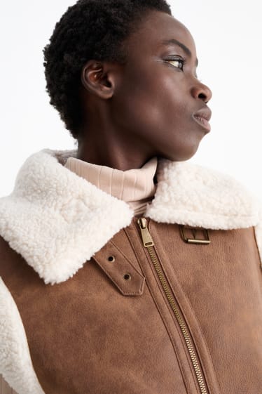 Femei - Vestă din piele shearling falsă - imitație de piele - maro