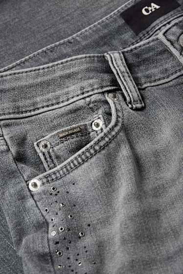 Femei - Slim jeans cu ștrasuri - talie medie - gri