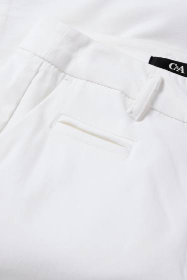 Femei - Pantaloni capri - talie medie - slim fit - alb