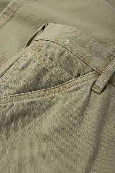 Bărbați - Relaxed jeans - verde deschis